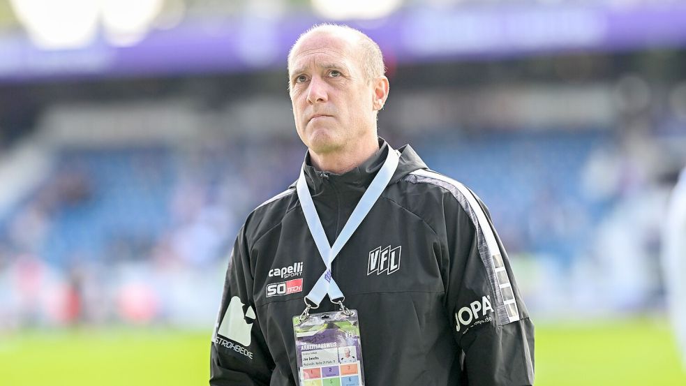 Der Blick geht nach oben: Nach einer guten Hinrunde geht Joe Enochs vom VfL Osnabrück optimistisch ins neue Jahr. Foto: Michael Titgemeyer