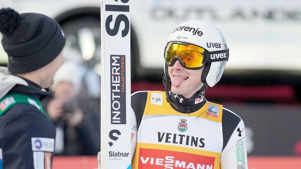 Domen Prevc fällt das Skispringen gerade leicht. Foto: Matthias Schrader/AP/dpa