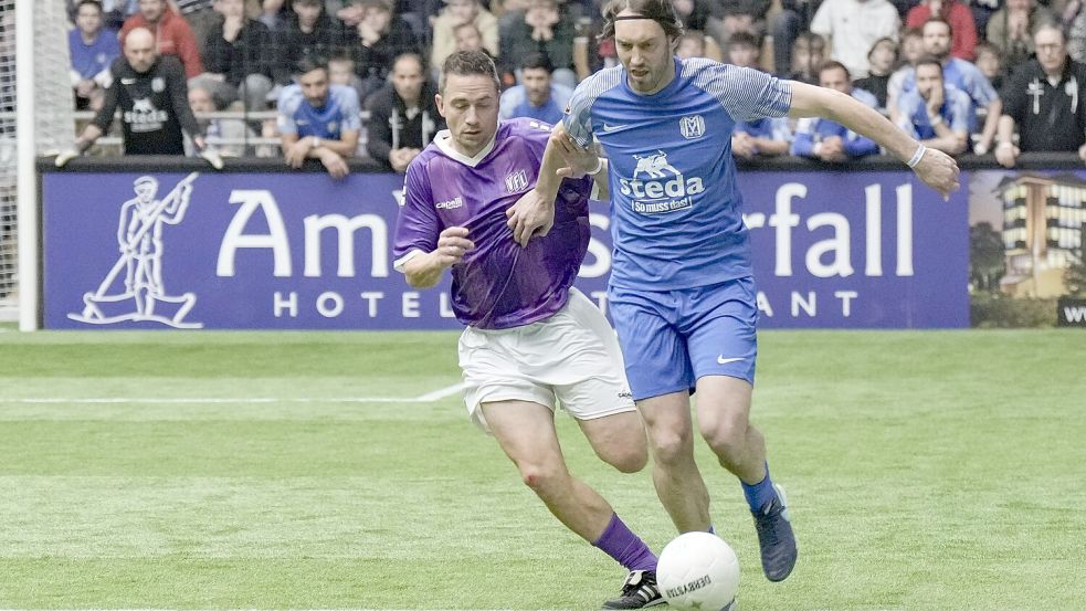 Treffen in der Gruppenphase aufeinander: der SV Meppen mit Dennis Geiger (am Ball) und der VfL Osnabrück. Foto: Picturepower/Werner Scholz