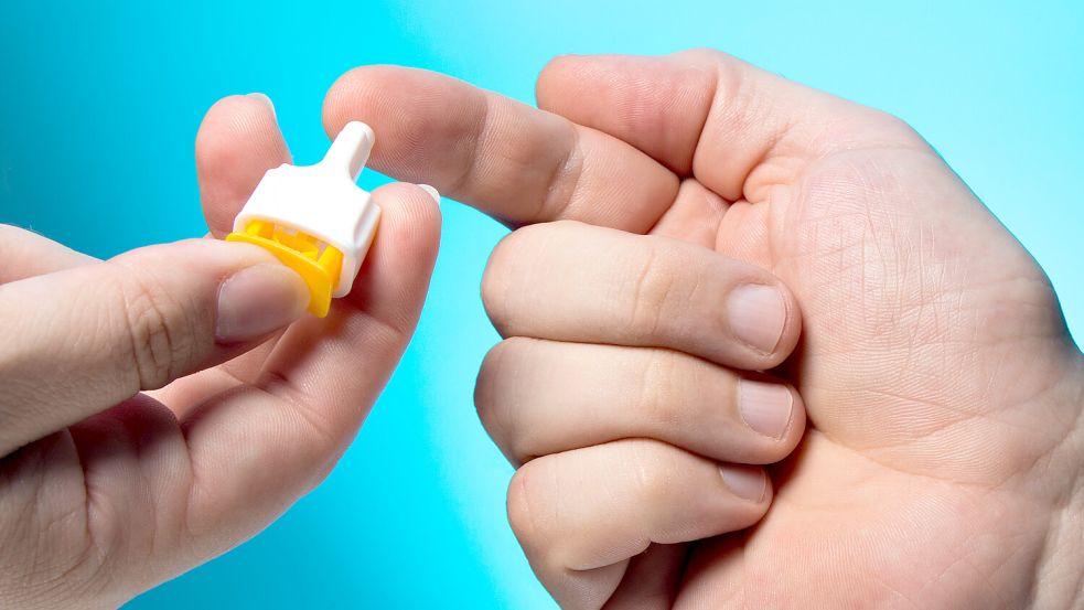 Der sicherste Weg, den eigenen Vitamin-D-Haushalt bestimmen zu lassen, ist beim Arzt. Doch es gibt auch andere Wege. Foto: IMAGO/YAY Images