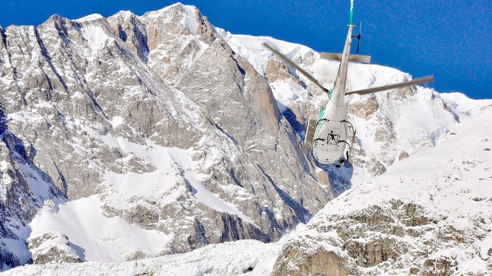 In Norditalien ist ein Mensch durch eine Lawine getötet worden. (Symbolbild) Foto: Thierry Pronesti/ANSA/AP/dpa