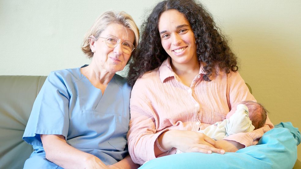 Mutter Sarah Goletiani (rechts) mit ihrer Tochter Johanna und Kinderkrankenschwester Anke Mühlenbrock. Foto: Trägergesellschaft