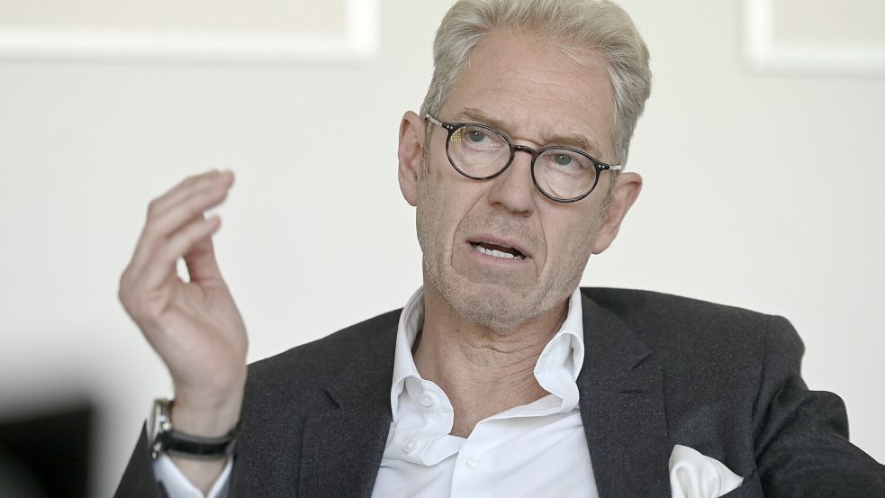 Der Vorstandsvorsitzende der Kassenärztlichen Bundesvereinigung, Andreas Gassen, redet im Interview über Sparpotenziale im deutschen Gesundheitswesen. Foto: IMAGO/Funke Foto Services