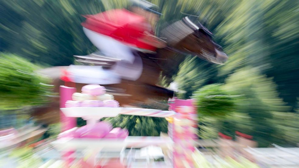 Mangelndes Tierwohl im Reitsport: Im vergangenen Jahr starben 23 Pferde allein bei internationalen Turnieren. Foto: Rolf Vennenbernd/dpa