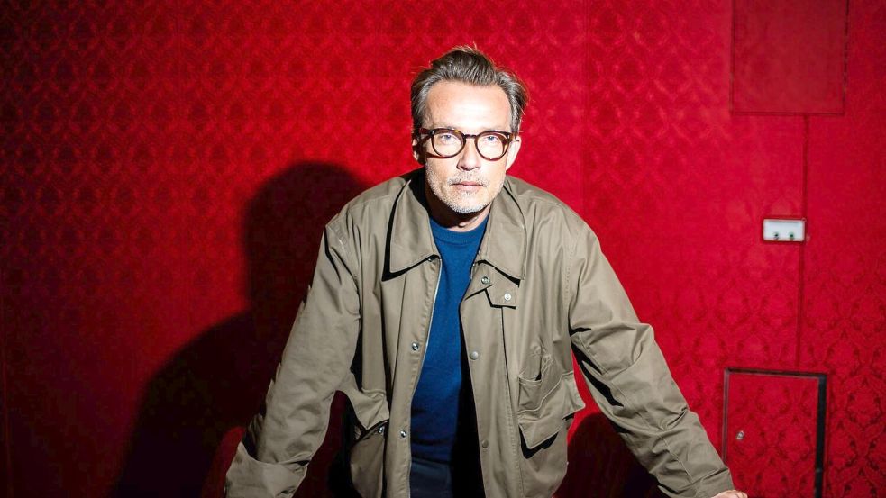 Lucas Gregorowicz ist in der zweiten Staffel von „Oderbruch“ zu sehen. (Archivbild) Foto: Christoph Soeder/dpa