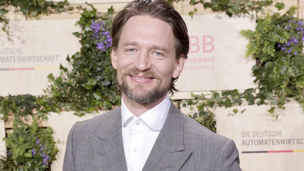 Spielt einen Juristen, dessen Privatleben mit der Weltgeschichte verwoben ist: August Wittgenstein in „Ku‘damm 77“ Foto: IMAGO/APress