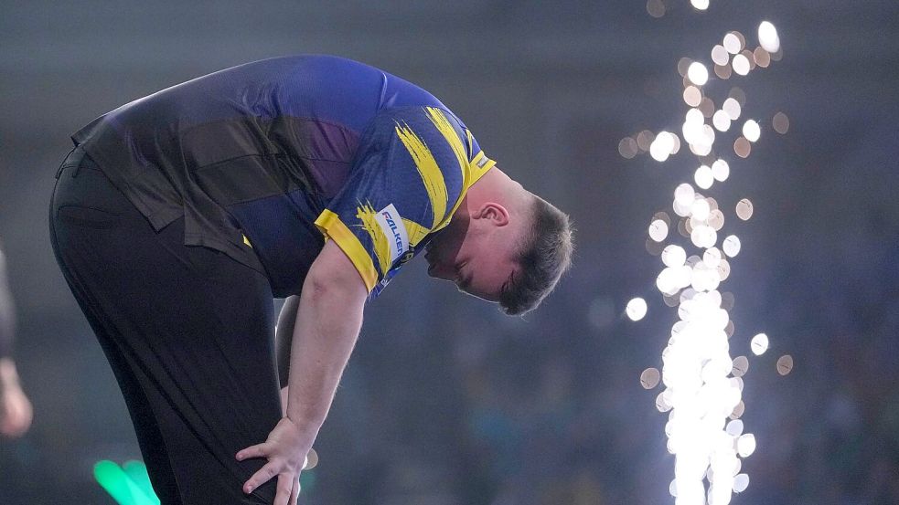 Littler ist nach dem Titel überwältigt. Foto: Dave Shopland/AP/dpa