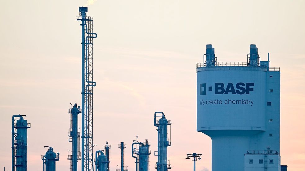 Blick aufs BASF-Firmengelände in Ludwigshafen. (Archivbild) Foto: Uwe Anspach