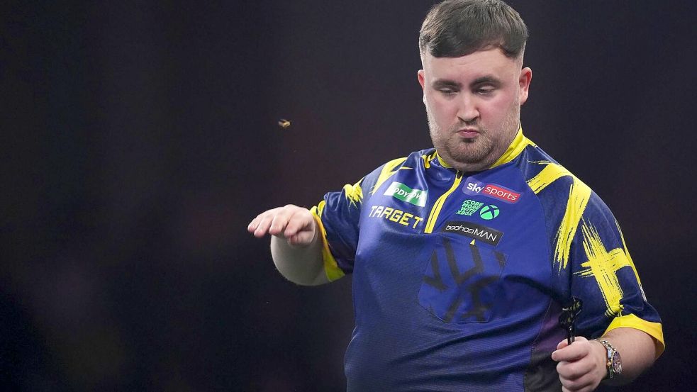 Littler versucht die Wespe abzuwehren. Foto: John Walton