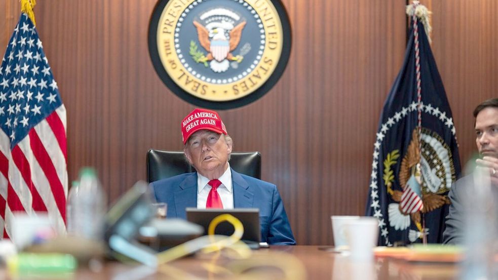 US-Präsident Donald Trump hat den Einsatz am Samstag nach eigenen Angaben live verfolgt. (Archivbild) Foto: -/The White House via AP/dpa