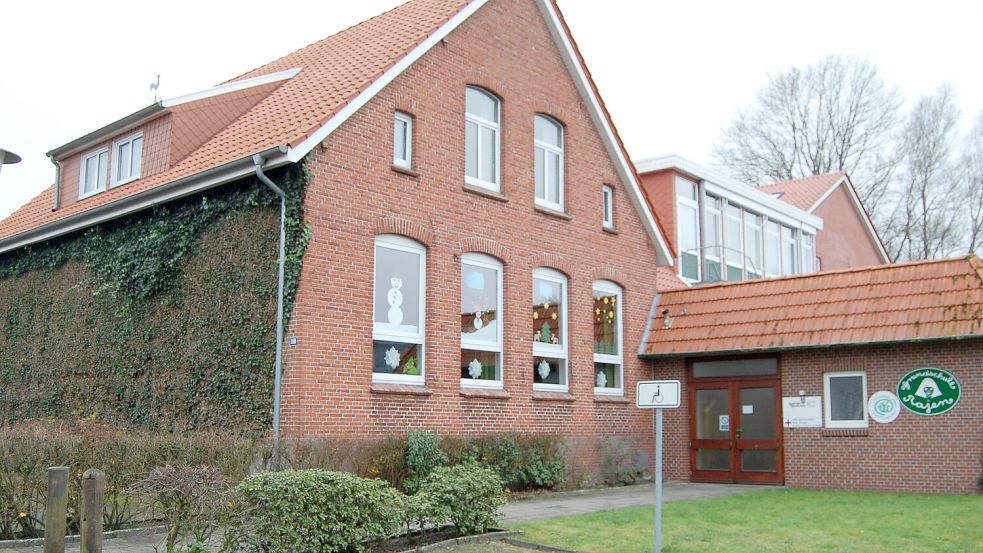 Der Schulstandort am Rajen ist nicht barrierefrei. In der Zukunft könnte diskutiert werden, ob er nicht umgebaut, sondern verlagert werden soll, so Bürgermeister Geert Müller. Foto: Archivbild/Günter Radtke
