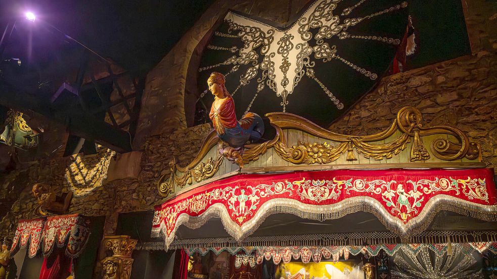 Das Museum „Les Pavillons de Bercy“ stellt Objekte der Jahrmarktskunst von 1850 bis 1930 aus. Foto: IMAGO/Beautiful Sports