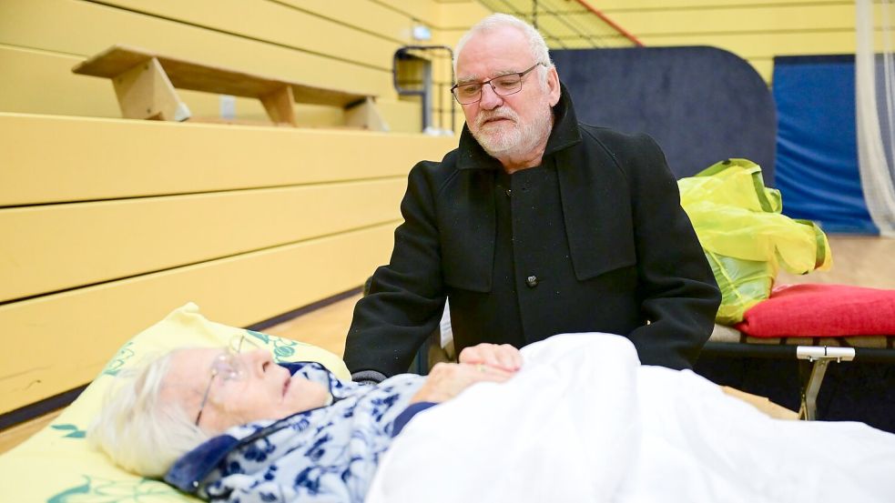 In einer Notunterkunft hat eine 97-Jährige Unterschlupf gefunden. Foto: Sebastian Christoph Gollnow/dpa