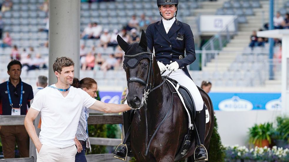Lisa Müller ist viel als Dressurreiterin unterwegs. (Archivbild) Foto: Uwe Anspach