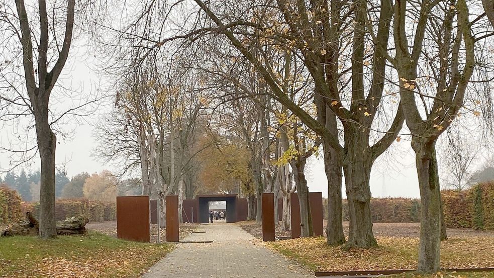 Blick auf das ehemalige Lagertor in der heutigen Gedenkstätte Esterwegen. Susanne Risius-Hartwig