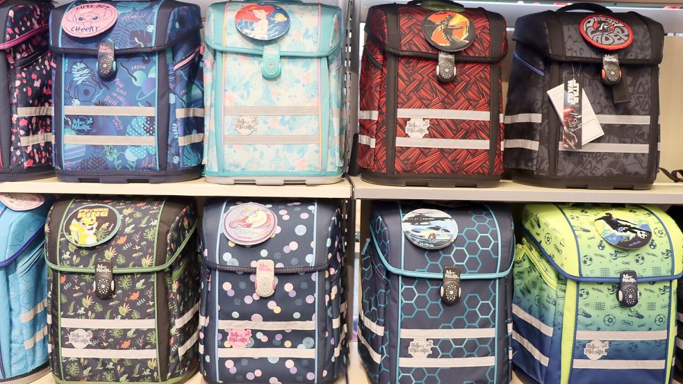 Eltern und Kinder finden während der Schulranzenwochen eine umfangreiche Auswahl angesagter Formen und Marken in "Heiko's Büroladen".