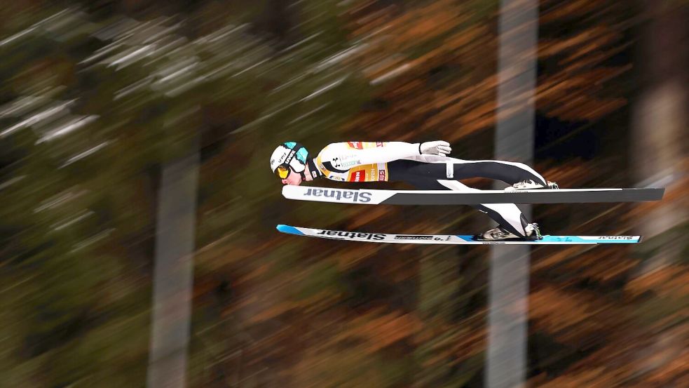 Domen Prevc ist der Überflieger dieser Tournee. Foto: Daniel Karmann