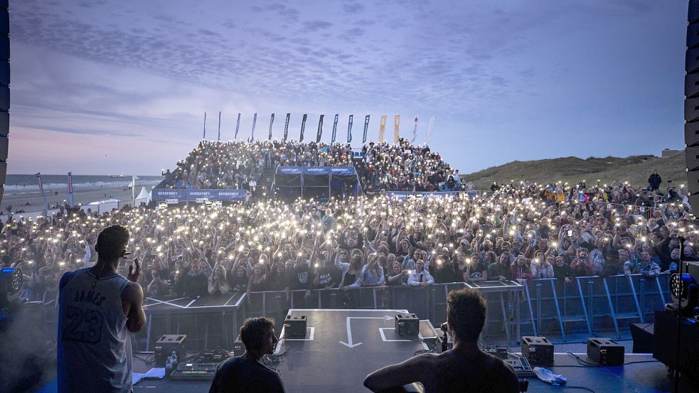 Die Summertime-Arena am Nordstrand – Bühne für vier Tage Musik, Festivalstimmung und Sommerfeeling. Foto: König Event Marketing