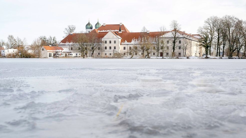 Klirrende Kälte und Schnee sorgen in diesem Jahr zum Auftakt der CSU-Klausur für die typischen Bilder, die sich die Christsozialen von ihrem Treffen in Oberbayern erhoffen. (Archivbild) Foto: Peter Kneffel/dpa