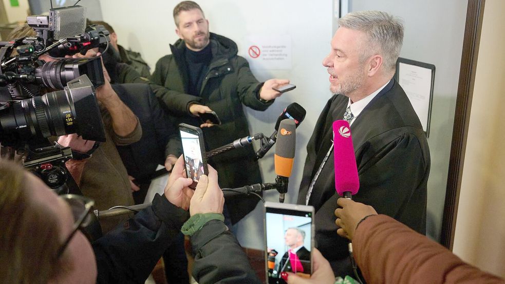 Zur Frage nach einem Rechtsgespräch äußerte sich der Verteidiger zunächst nicht Foto: Bernd Thissen