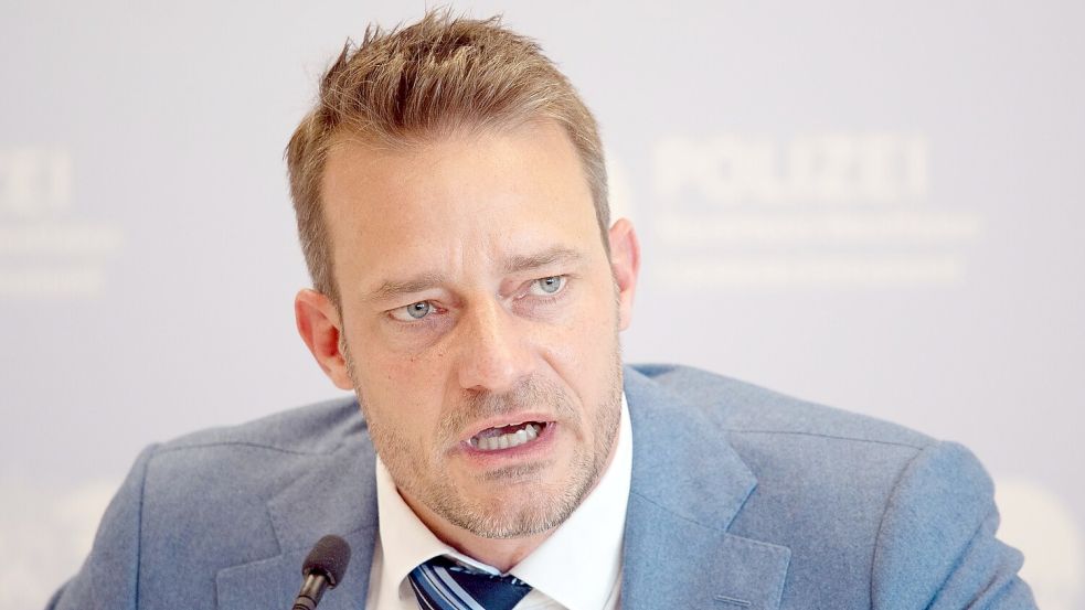 Oliver Huth, Landesvorsitzender des Bundes Deutscher Kriminalbeamter (BDK) in Nordrhein-Westfalen, fordert eine Debatte über den Sonderstatus von Schließfächern. (Archivbild) Foto: Federico Gambarini