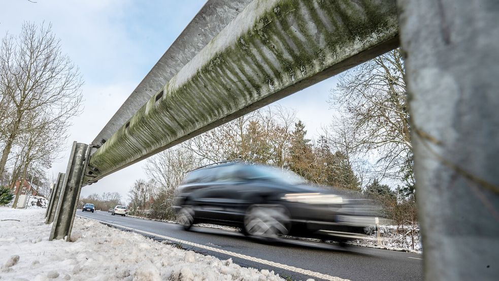 Schutzplanken gibt es an der B 436 bereits im Kurvenbereich in Coldam. Foto: Klaus Ortgies