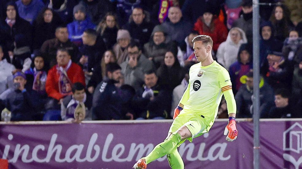 Torwart Marc-André ter Stegen hat sich nichts Ernstes zugezogen. (Archivbild) Foto: Rudy Garcia/AP/dpa