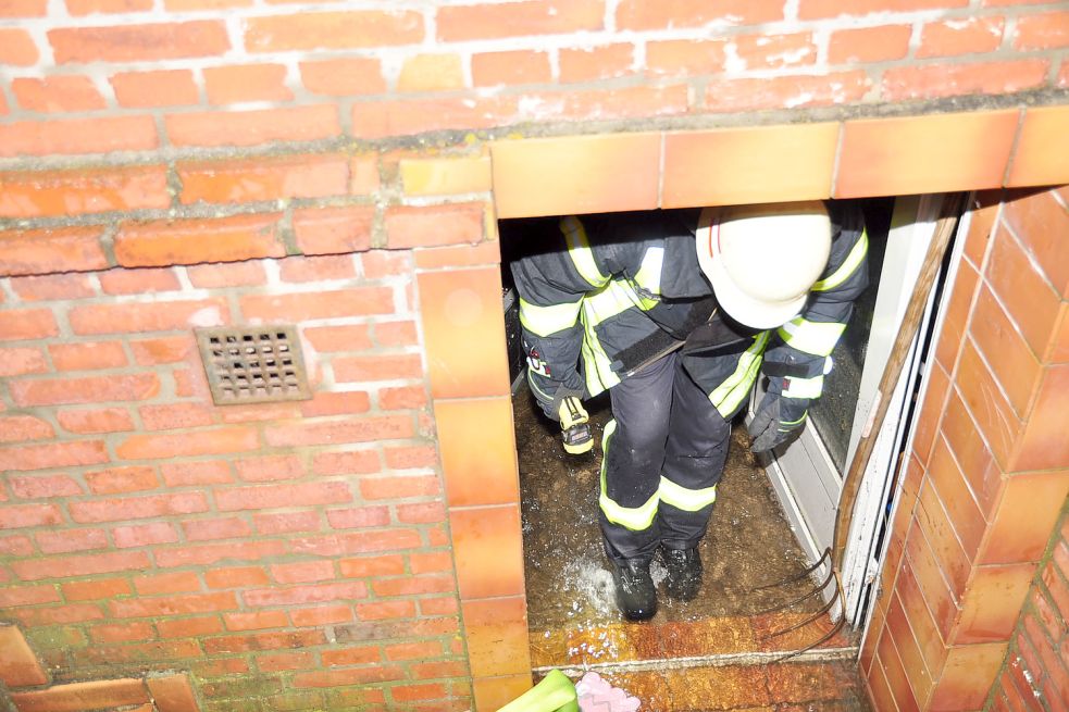 Keller voll: Die Feuerwehren mussten im Kreis Leer mehr als 40 Mal ausrücken. Bild: Wolters