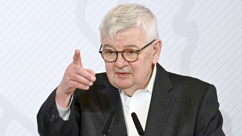 Joschka Fischer über die Verknüpfung zwischen Adenauers Europäisierung und der Westintegration Deutschlands Foto: Federico Gambarini/dpa POOL/dpa