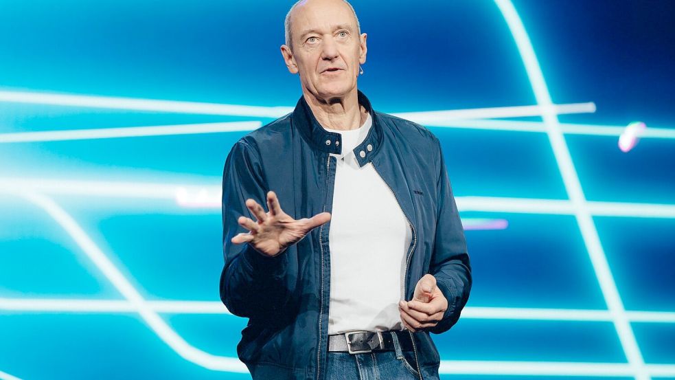 Siemens-Boss Roland Busch kündigte mehrere KI-Initiativen für die Industrie an. Foto: Uncredited