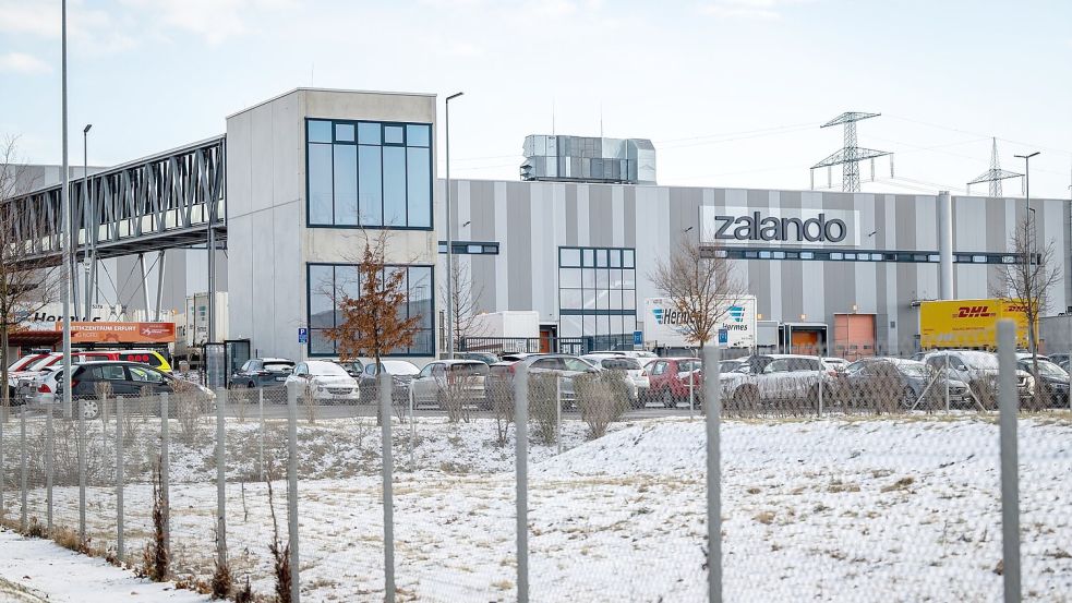 Zalando will in Erfurt den Stecker ziehen – Tausende Jobs wackeln, Politik und Beschäftigte fühlen sich überrumpelt. Foto: Jacob Schröter/dpa