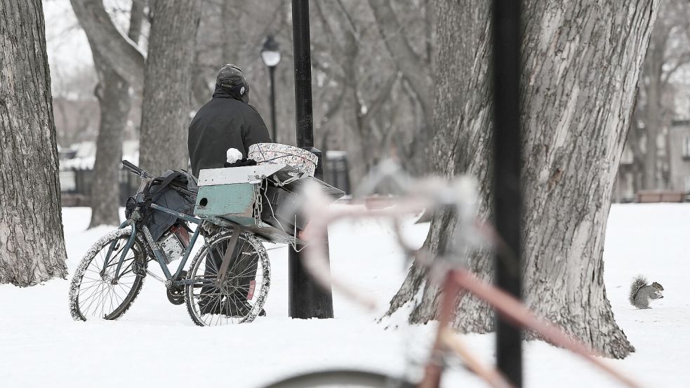 Für wohnungslose Menschen ist das derzeitige Wetter eine besondere Herausforderung. Foto: Leeroy Agency/Pixabay