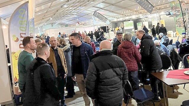 Die Messe ist der ideale Treffpunkt zum Austausch zu Fachthemen und zum geselligen Plausch im neuen Jahr.