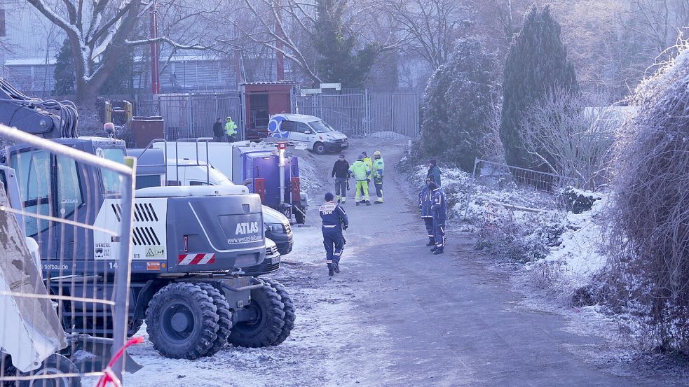 Tatort am Teltowkanal im Südwesten Berlins: Linksextremisten sollen hier eine Kabelbrücke in Brand gesetzt haben. Foto: dpa/Sven Kaeuler