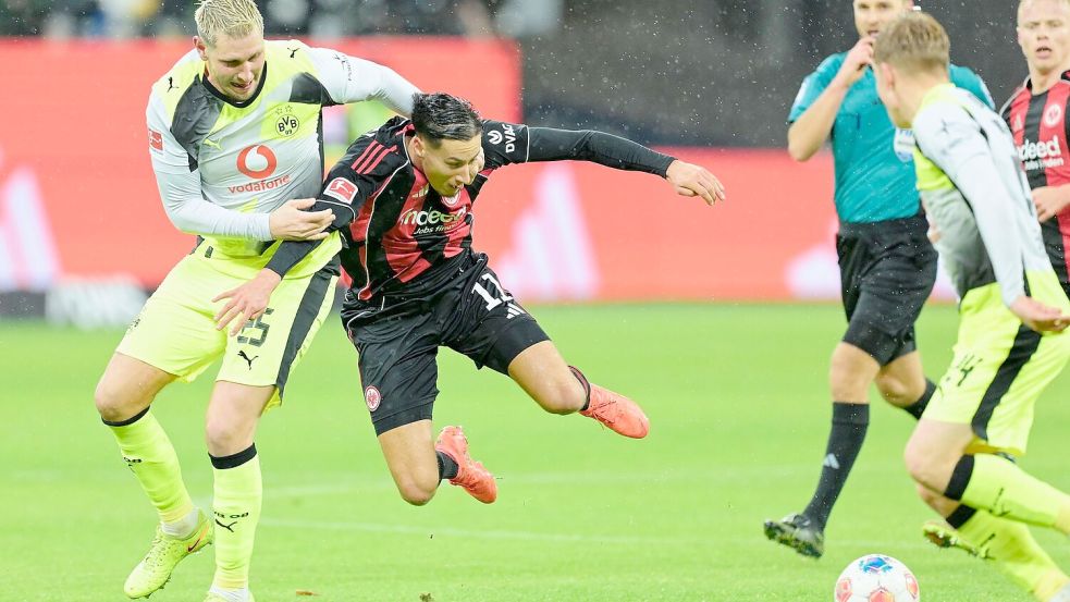 Viel Härte: Ebnoutalib konnte sich gegen den BVB beweisen. Foto: Uwe Anspach