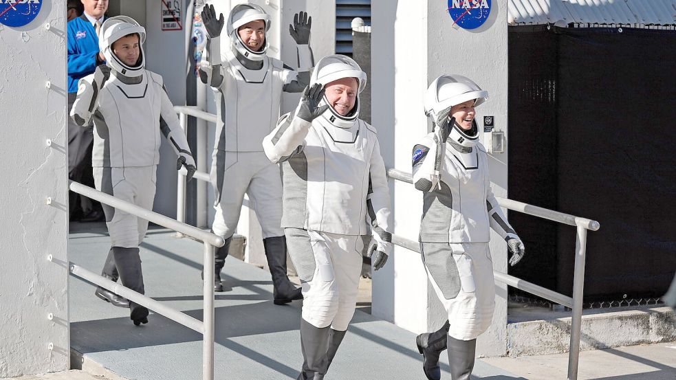 Die vierköpfige „Crew 11“ wird vorzeitig zurückgeholt. (Archivbild) Foto: John Raoux/AP/dpa