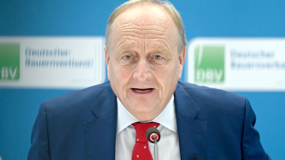 Bauernpräsident Rukwied fordert „frisches Geld“ für den Umbau von Ställen. (Archivbild) Foto: Elisa Schu/dpa