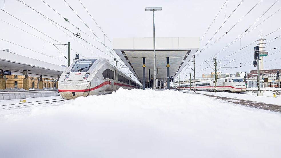 Der Fernverkehr auf den wetterbedingt gesperrten Hauptstrecken soll nun wieder anlaufen. Foto: Moritz Frankenberg