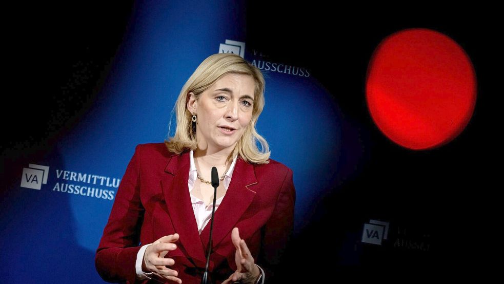 Gesundheitsministerin Warken weist die Vorwürfe aus den USA zurück. (Archivbild) Foto: Fabian Sommer/dpa