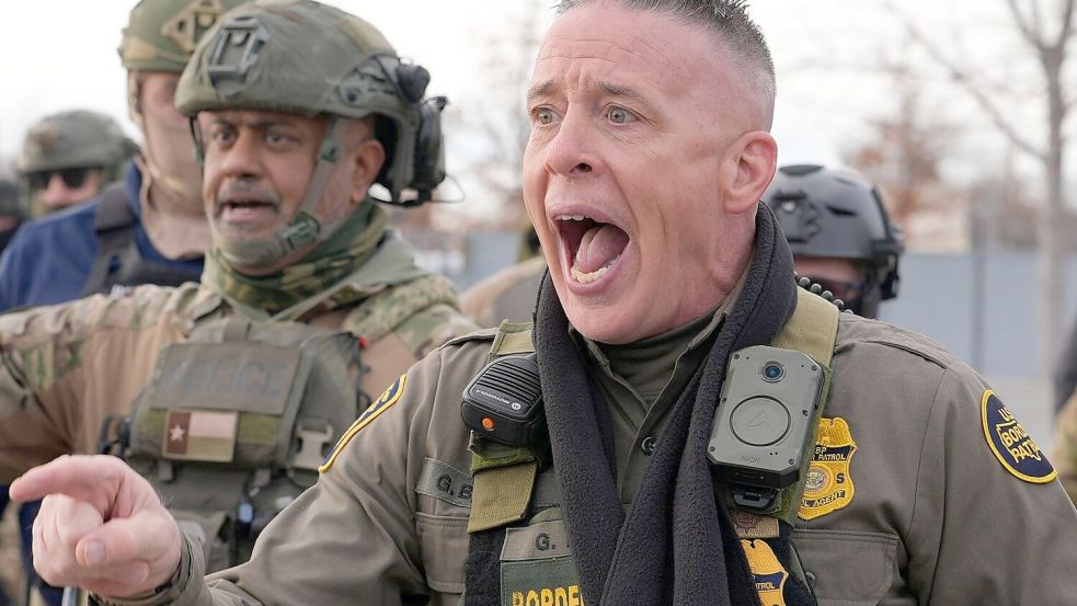 Zahlreiche Bundesbeamte sind schon in Minneapolis - nun sollen noch mehr kommen. Foto: Jen Golbeck/AP/dpa