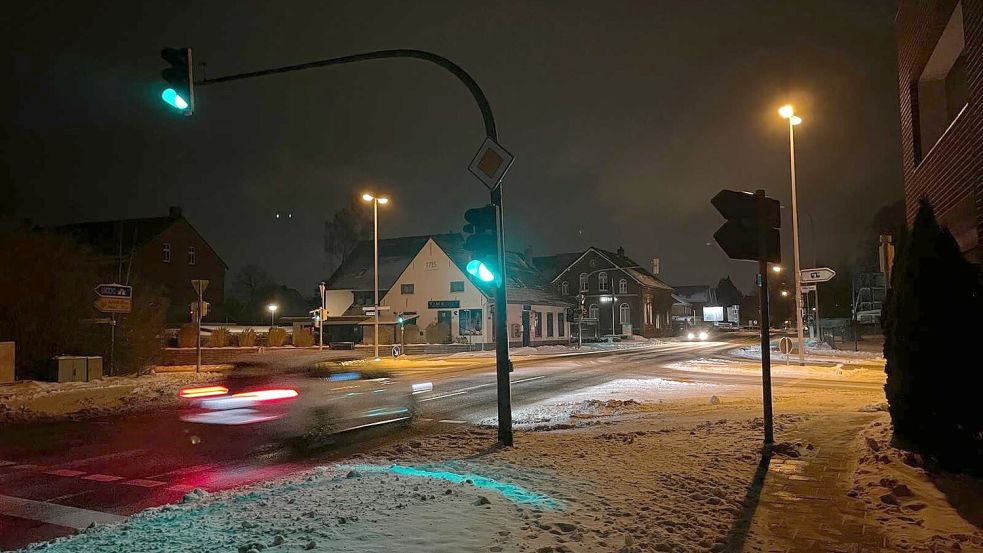 Autofahrer sollten am Montag sehr vorsichtig sein, der Wetterdienst hat eine Warnung vor Glätte herausgegeben. Foto: Sebastian Bete