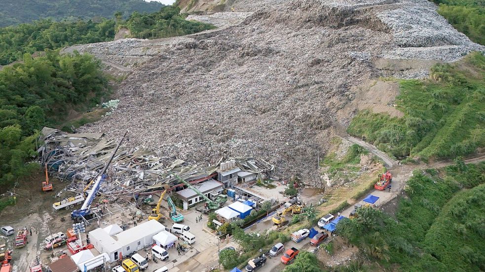 Anhaltende Regenfälle machten den Müllberg nach Angaben der Stadtverwaltung instabil. Foto: Jacqueline Hernandez/AP/dpa