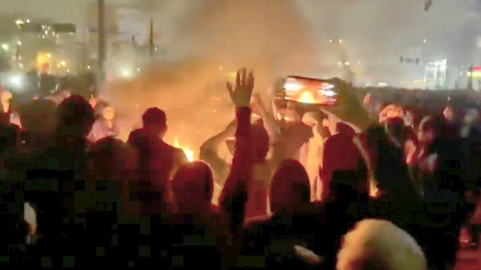 Laut Aktivisten haben sich die Demonstrationen auf 186 Städte ausgeweitet. (Archivbild) Foto: Uncredited/VALIDATED UGC/AP/dpa