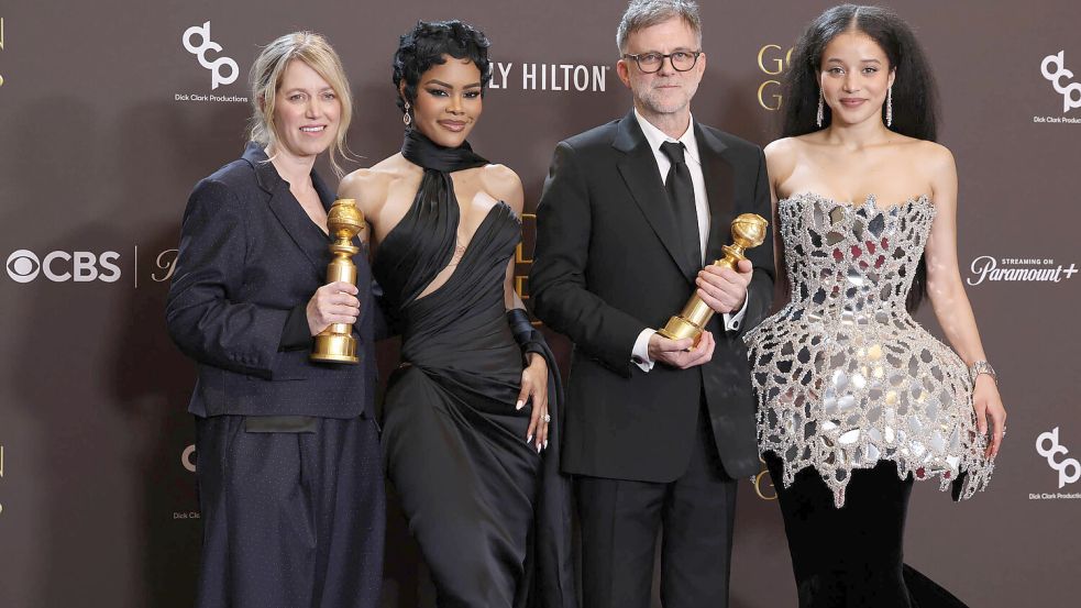 Regisseur Paul Thomas Anders (zweiter von rechts) bekam einen Golden Globe für seinen Film „One Battle After Another“. Foto: IMAGO/Xavier Collin/Avalon