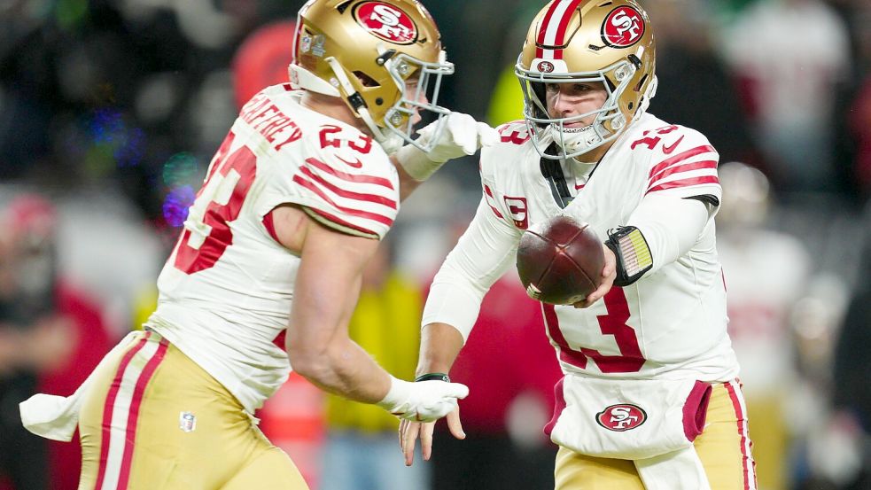 Purdy und McCaffrey haben weiter die Chance auf ein Heimspiel im Super Bowl. Foto: Derik Hamilton/AP/dpa