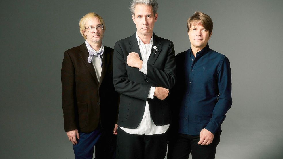 Die Hamburger Band Tocotronic um Dirk von Lowtzow (Mitte) kommt mal wieder nach Osnabrück. Foto: Noel Richter