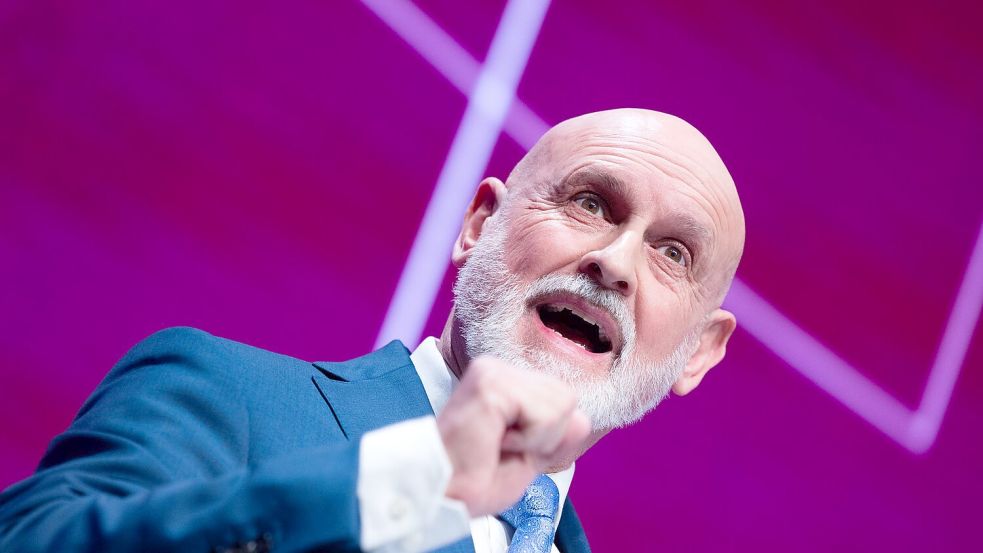 dbb-Chef Volker Geyer warnt vor grassierendem Personalmangel beim Staat. Foto: Rolf Vennenbernd