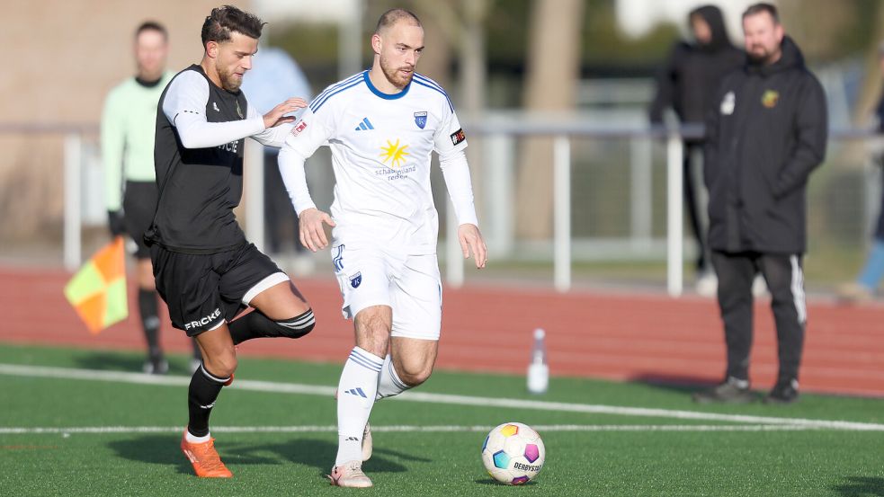 Jarno Janssen (rechts) hat Kickers Emden im Winter verlassen. Foto: Jens Doden/Emden