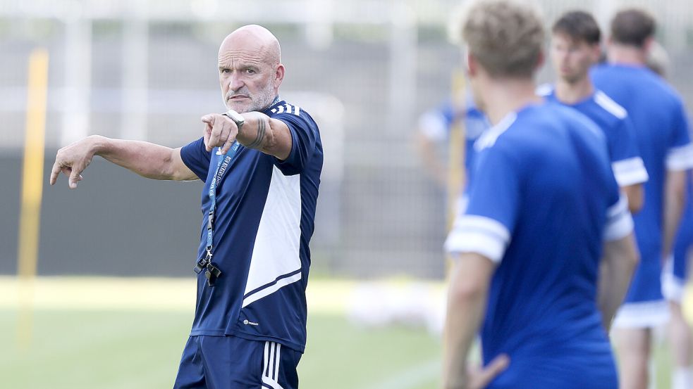 Stefan Emmerling gibt an diesem Mittwoch wieder den Ton an – die Pause ist vorbei. Foto: Jens Doden/Emden