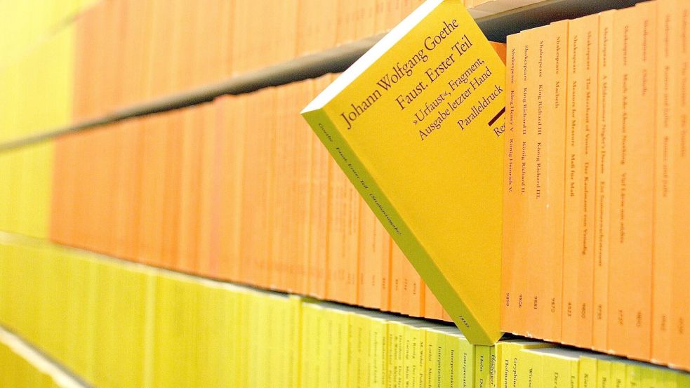Goethes „Faust“ im klassischen Look der Reclam-Ausgabe. Foto: imago/Hoffmann